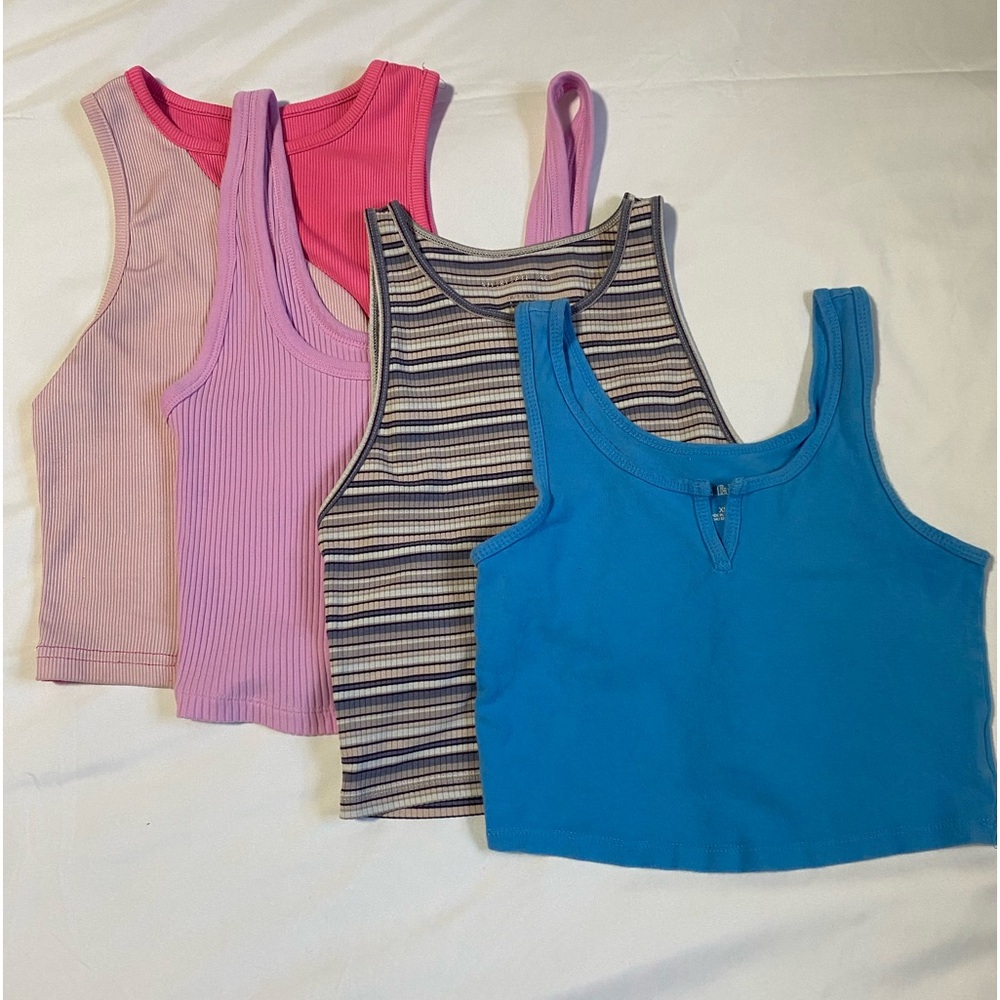4 pack cropped tank tops. (XS)